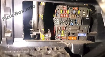 The location of the fuses in the passenger compartment: BMW 1-series