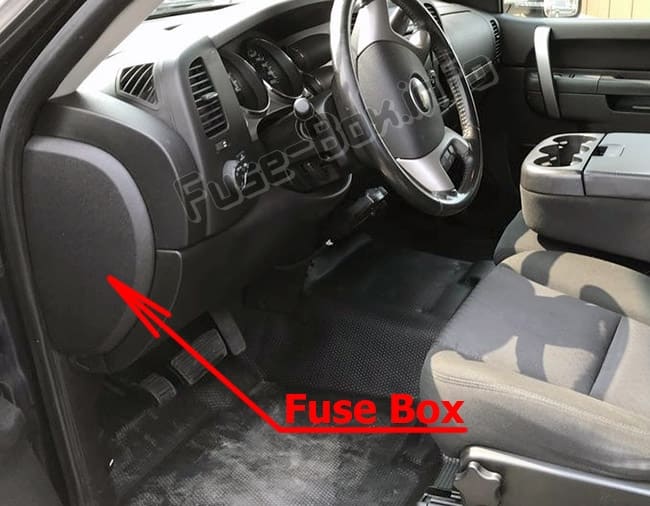 The location of the fuses in the passenger compartment: Chevrolet Silverado (mk2; 2007-2013)