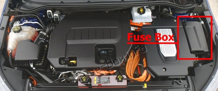 The location of the fuses in the engine compartment: Chevrolet Volt (2011-2015)
