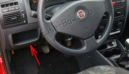 The location of the fuses in the passenger compartment: Fiat Strada (2007-2017)