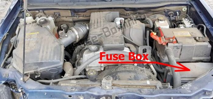 The location of the fuses in the engine compartment: Isuzu i-Series (2006-2008)