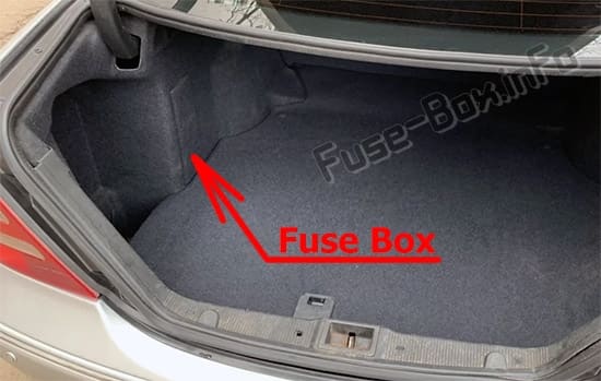 The location of the fuses in the trunk: Mercedes-Benz C-Class (W203; 2000-2007)
