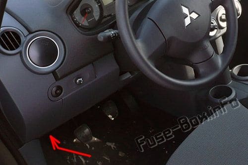 The location of the fuses in the passenger compartment: Mitsubishi Colt (2005-2012)