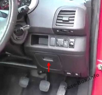 The location of the fuses in the passenger compartment: Nissan Micra / March (2003-2010)