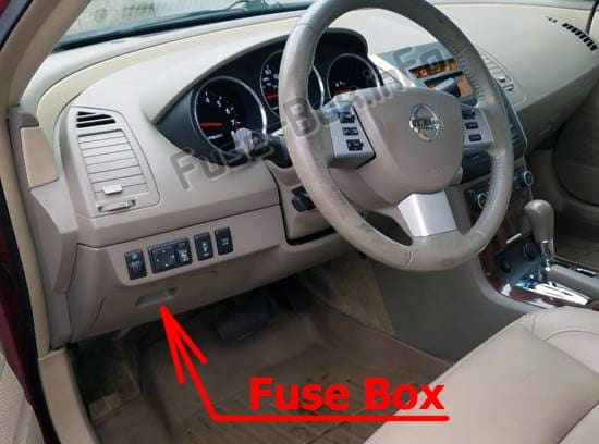 The location of the fuses in the passenger compartment: Nissan Teana (J31; 2003-2008)