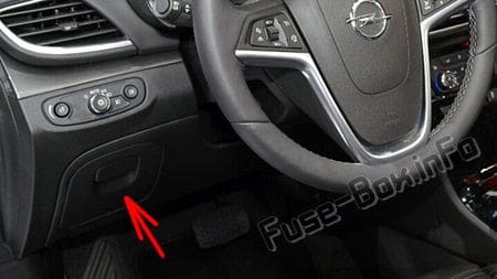The location of the fuses in the passenger compartment (LHD): Opel/Vauxhall Mokka X (2017, 2018, 2019-...)