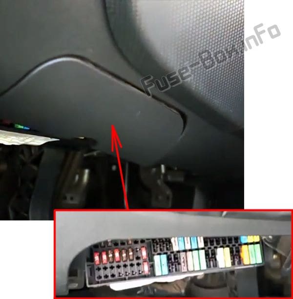 The location of the fuses in the passenger compartment: SEAT Altea (2005-2015)