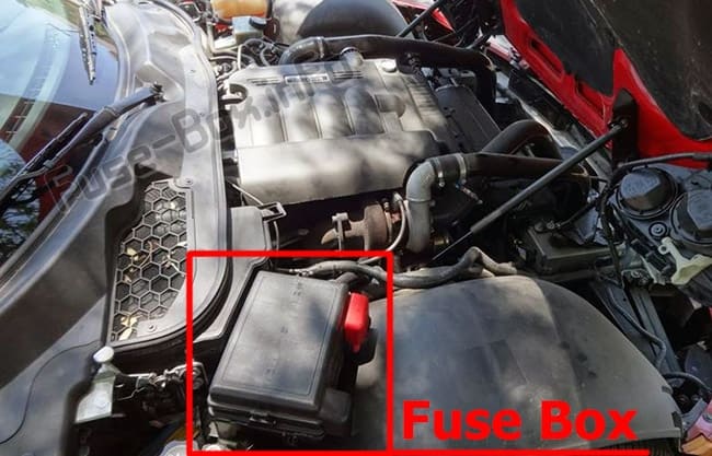 The location of the fuses in the engine compartment: Saturn Sky (2006-2010)
