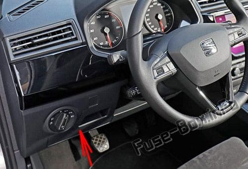 The location of the fuses in the passenger compartment: SEAT Ibiza (2017, 2018-...)