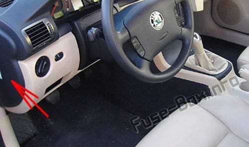 The location of the fuses in the passenger compartment: Skoda Superb (2001-2007)