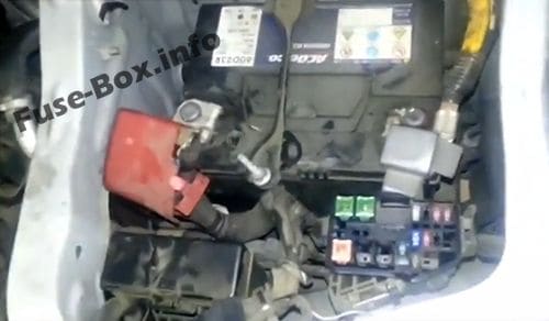 Engine Compartment Additional Fuse Box (location): Toyota HiAce (2005-2013)
